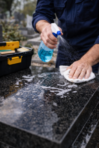 Comment nettoyer une tombe sans eau sur place