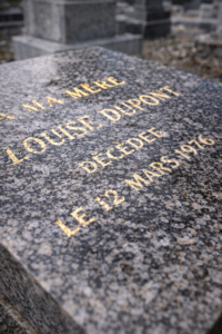 Inscriptions sur une tombe qui s’effacent : peut-on les raviver