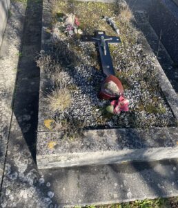 Je ne peux plus entretenir la tombe de mes parents : que faire ?