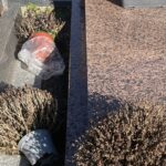 La mairie peut-elle enlever des fleurs sur une tombe
